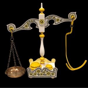 Vintage 1970s Decorative Balance Scale in Yellow and White, Groovy Daisy Pattern